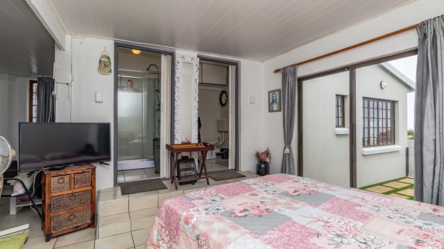 5 Bedroom Property for Sale in Dana Bay Western Cape